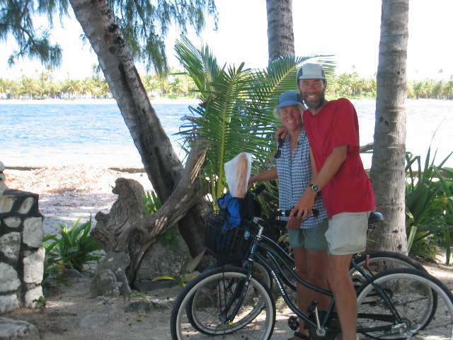 Lee and Tom in Rangiroa